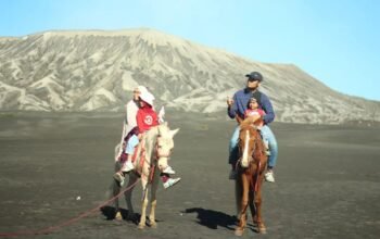 Menjelajah Keindahan Alam Gunung Bromo, Jawa Timur: Tips Liburan dari Sobat Perjalanan